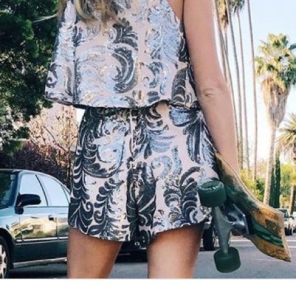 💕SHOW ME YOUR MUMU💕 Sawyer Shorts - Crystal Crown Blush Sequin Pattern M NWT - Picture 7 of 8